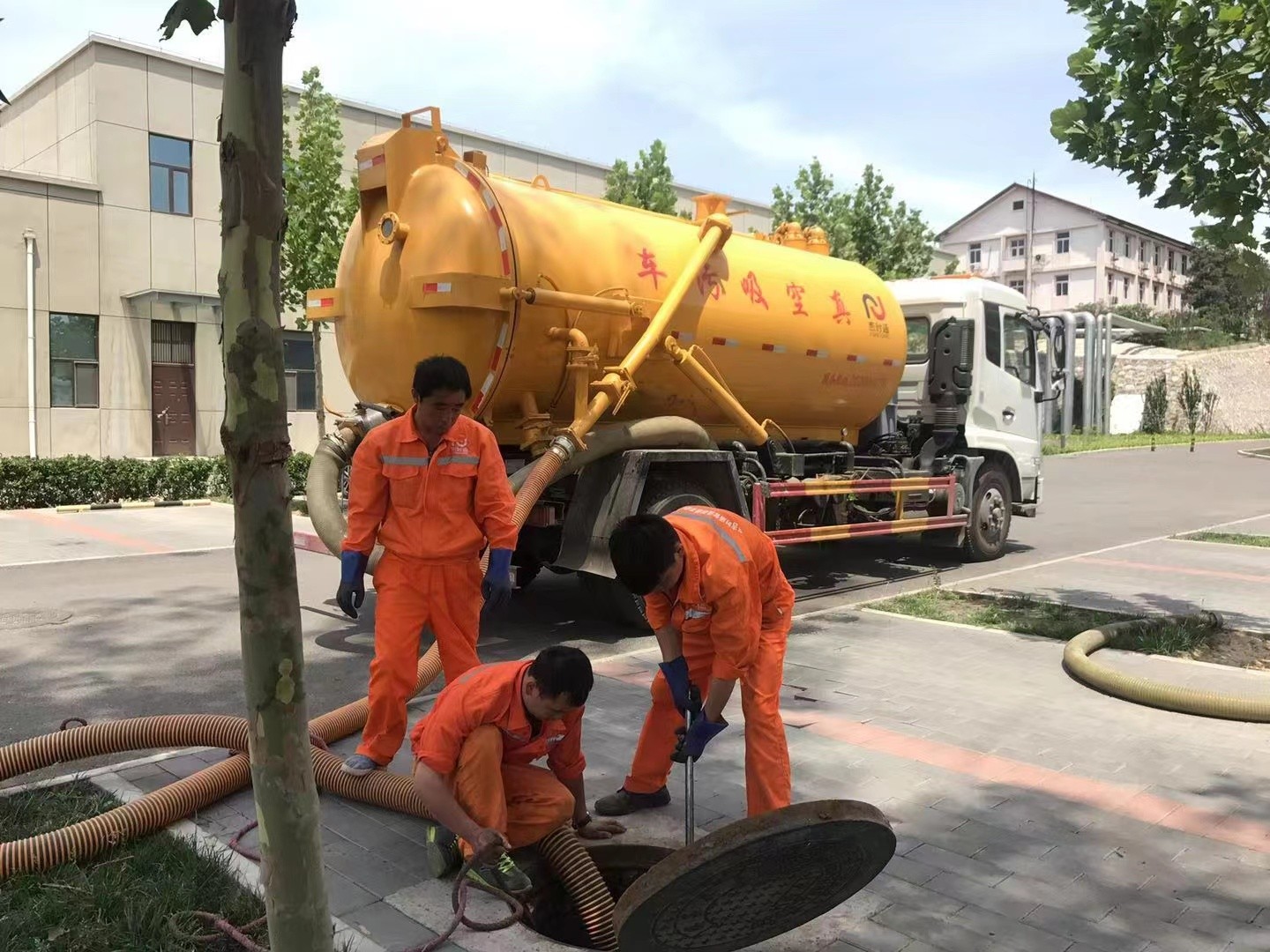 河源化粪池清理与5-8吨吸粪车施工效率分析